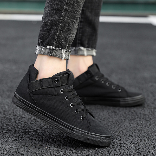 Tenisi moderni pentru bărbați în alb și negru - cu talpă plată