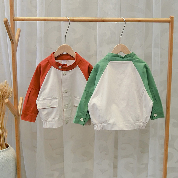 Gyerek kabát fiúknak két színben gombokkal