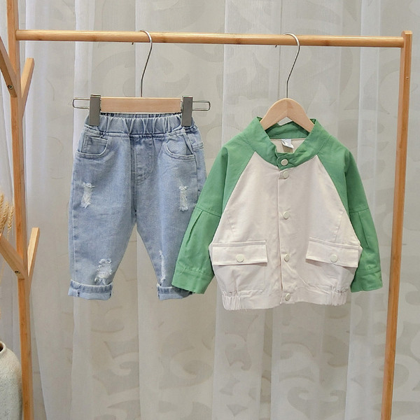 Gyerek kabát fiúknak két színben gombokkal