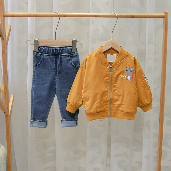 Új modell gyerek kabát fiúknak piros és narancs színben