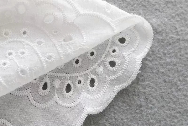 Rochie moderna de dama - model croiat in culoarea alba