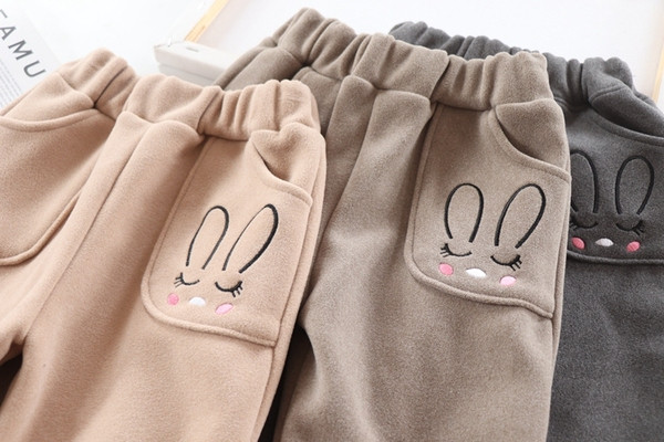 Model nou de pantaloni copii cu buzunare pentru fete