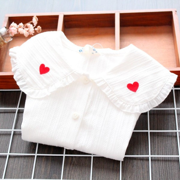 Cămașă modernă pentru copii cu nasturi în alb