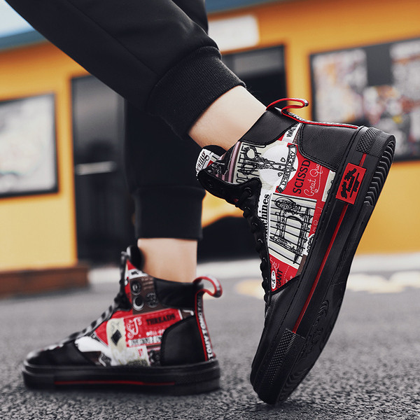 Alkalmi férfi tornacipő négy színben, feliratokkal