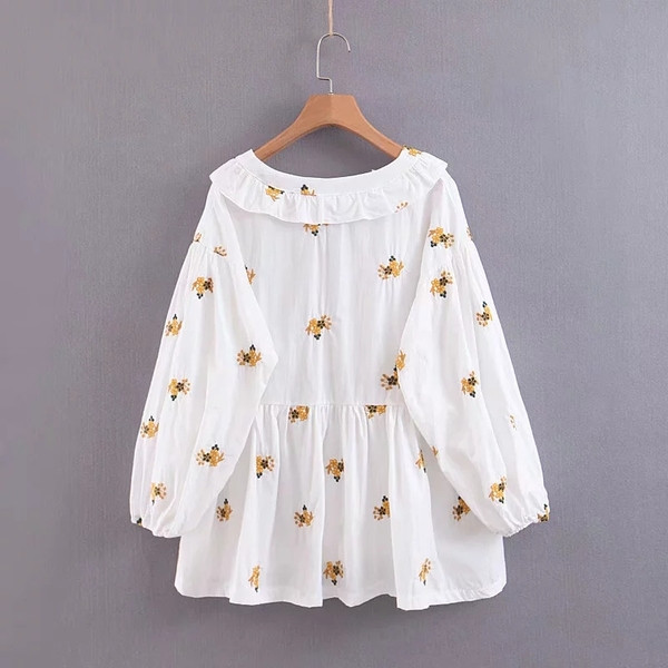 Cămașă de damă cu aplicație colorată și mâneci lungi