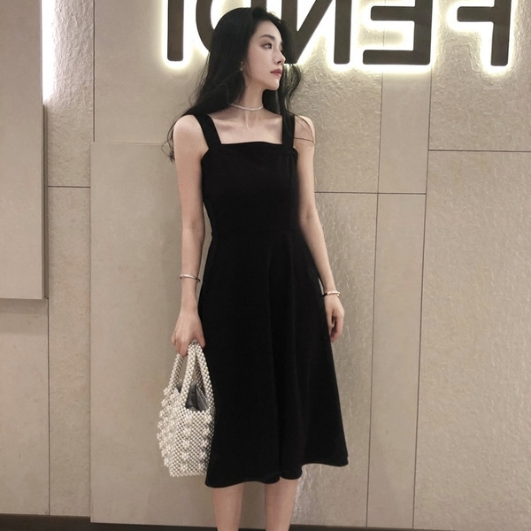 Rochie moderna de dama de culoare neagra - model croiat