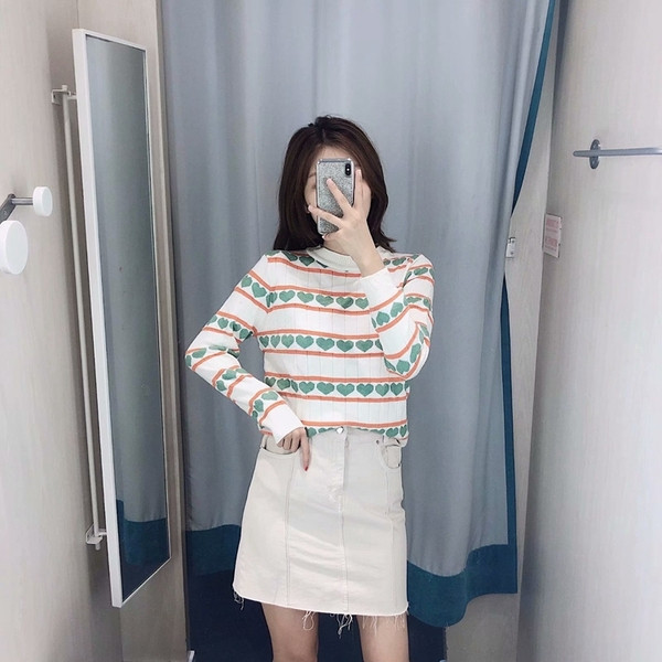 Pulover de dama din tricotat subtire in trei culori si decor - inima