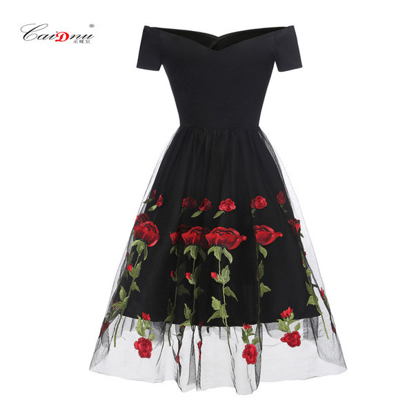 Rochie elegantă de damă cu mâneci căzute și broderie în negru