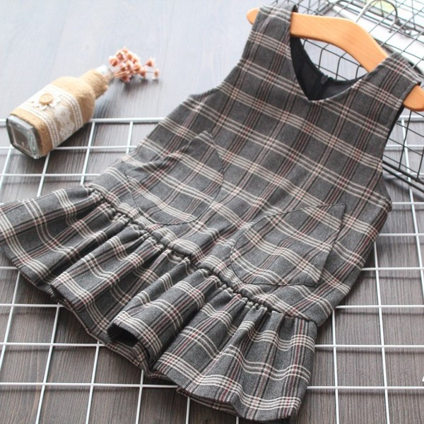 Model nou de rochie pentru copii in carouri pentru fete