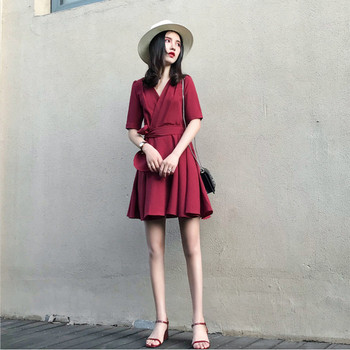 Elegáns női ruha fekete és piros színben