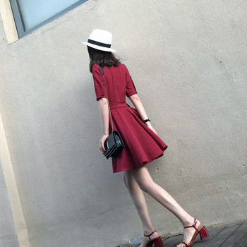 Elegáns női ruha fekete és piros színben