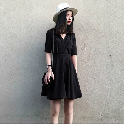 Elegáns női ruha fekete és piros színben