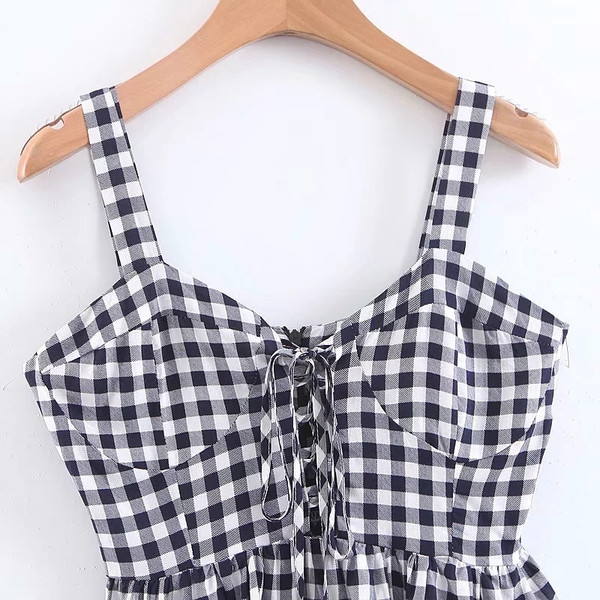Női kockás felső, nyakkendővel és vékony pántokkal