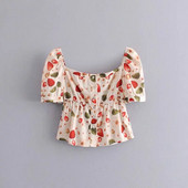 Női blúz négyzet alakú nyakkivágással, színes rátéttel