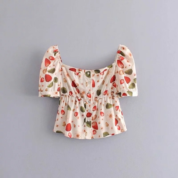 Női blúz négyzet alakú nyakkivágással, színes rátéttel