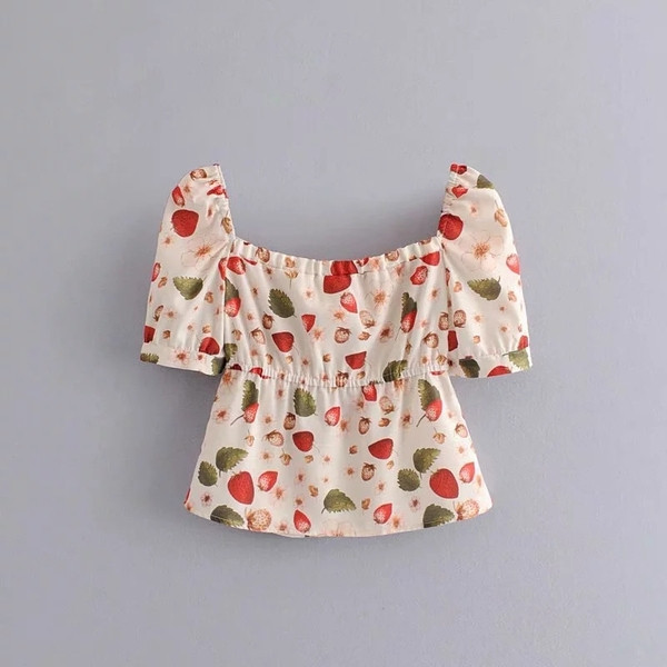 Női blúz négyzet alakú nyakkivágással, színes rátéttel