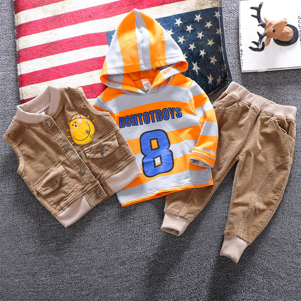 Aktuális gyerekszett fiúknak három részből, két színben