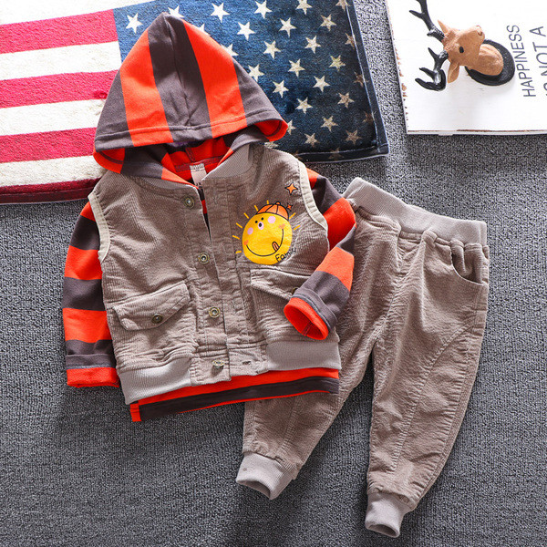 Aktuális gyerekszett fiúknak három részből, két színben