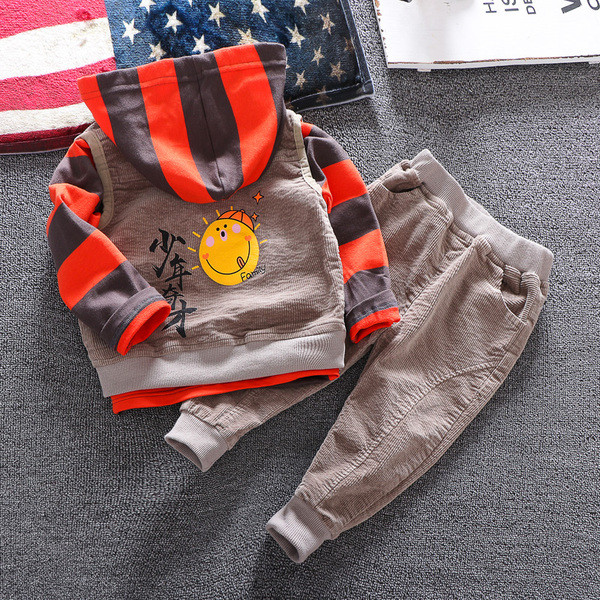 Aktuális gyerekszett fiúknak három részből, két színben