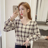 Bluza dama in carouri in doua culori cu decolteu in V