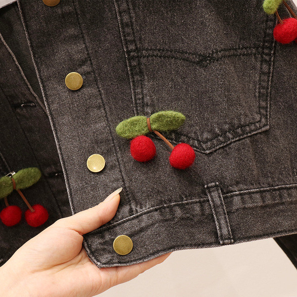 Нов модел дамско дънково яке с 3D елементи в черен цвят