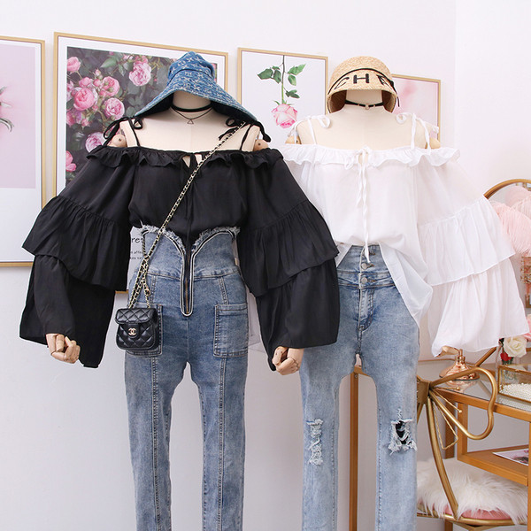 Cămașă modernă de damă cu umerii goi și mâneci largi - alb și negru