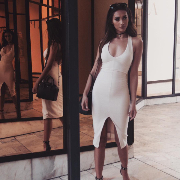 Rochie modernă de damă cu decolteu în V în alb