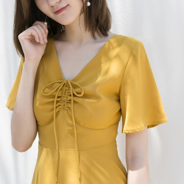 Női alkalmi ruha rövid ujjal, sárga színben