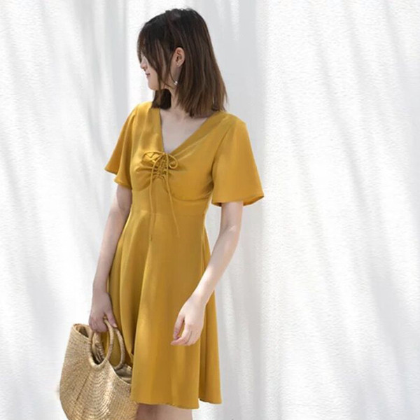 Női alkalmi ruha rövid ujjal, sárga színben