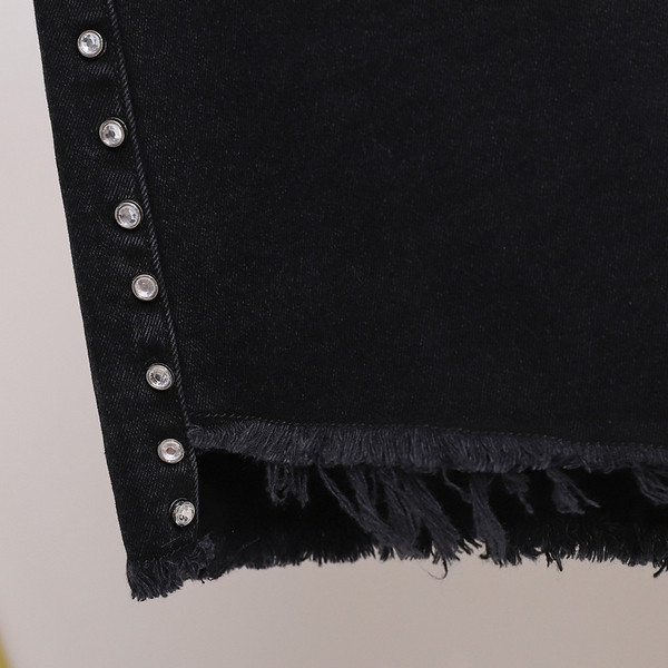 Női alkalmi nadrág 3/4 hosszúságú fekete színben