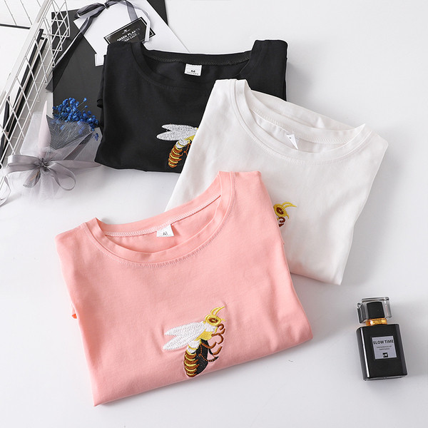 Női alkalmi blúz három színben, hímzéssel