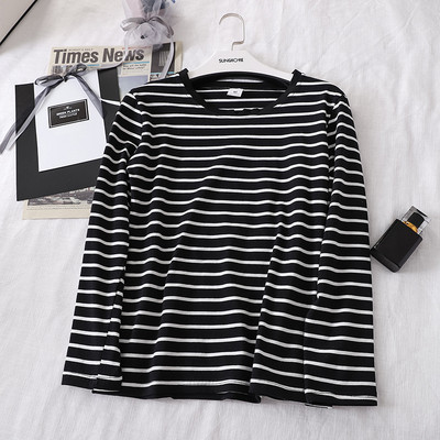 Bluză de damă în dungi cu decolteu O în două culori