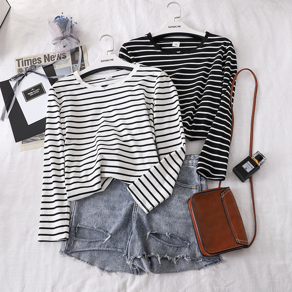 Bluză de damă în dungi cu decolteu O în două culori