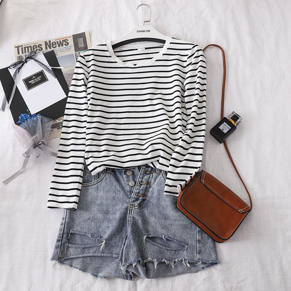 Bluză de damă în dungi cu decolteu O în două culori