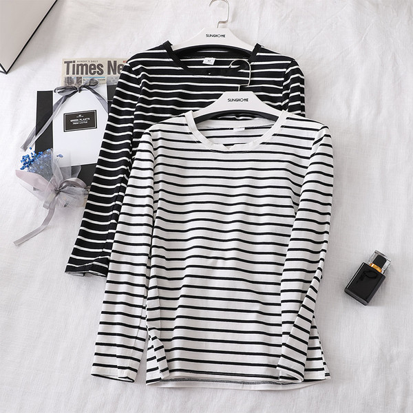 Bluză de damă în dungi cu decolteu O în două culori