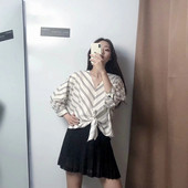 Bluză de damă cu decolteu în V de culoare albă