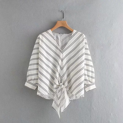 Bluză de damă cu decolteu în V de culoare albă