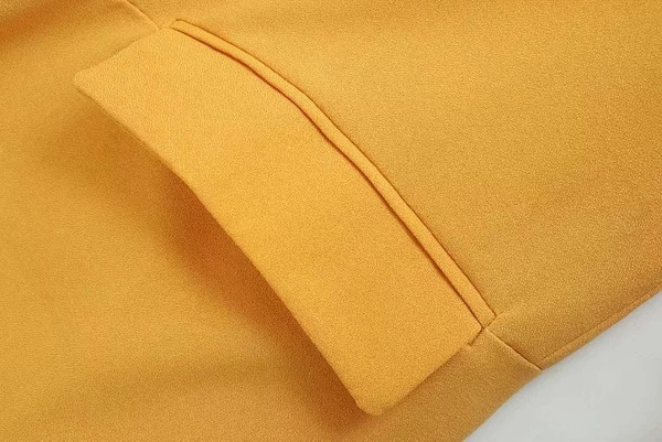 Jachetă elegantă de damă cu mâneci 7/8 de culoare galbenă