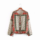 Bluză de damă cu mâneci drepte și lungi colorate