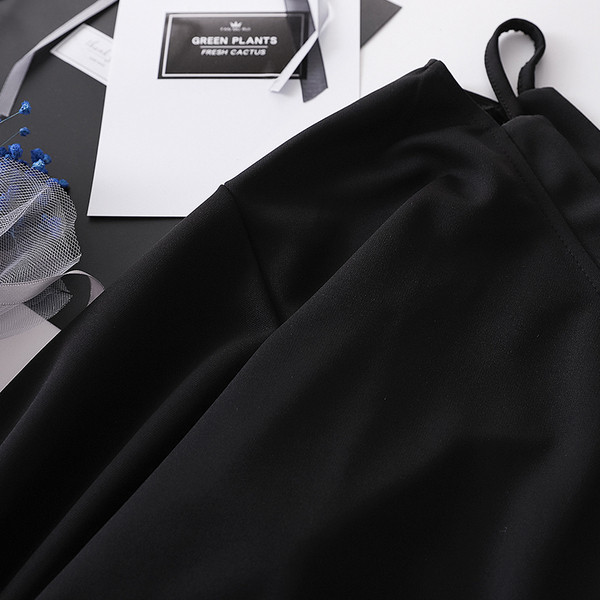 Bluză de damă actuală de culoare neagră cu decolteu în V