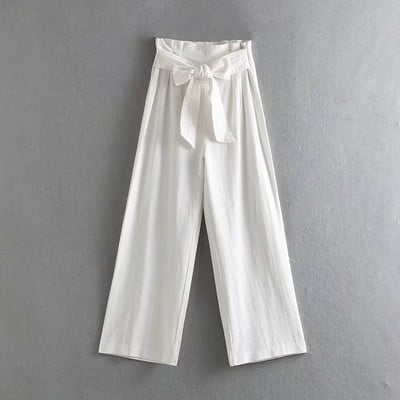 Дамски панталон с колан на талията в бял цвят 