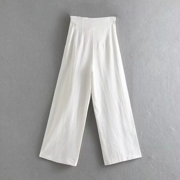 Дамски панталон с колан на талията в бял цвят 