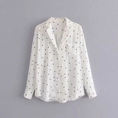 Cămașă de damă cu buline în alb și guler în formă de V în alb