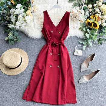 Modern női ruha széles pántokkal és gombokkal, különböző színekben