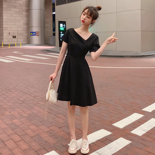 Rochie moderna de dama de culoare neagra - cu maneci scurte