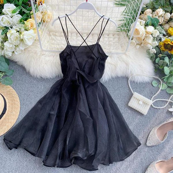 Kivágott női ruha vékony pántokkal fekete, piros és kék színben