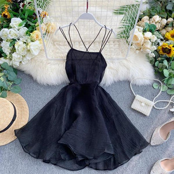 Kivágott női ruha vékony pántokkal fekete, piros és kék színben