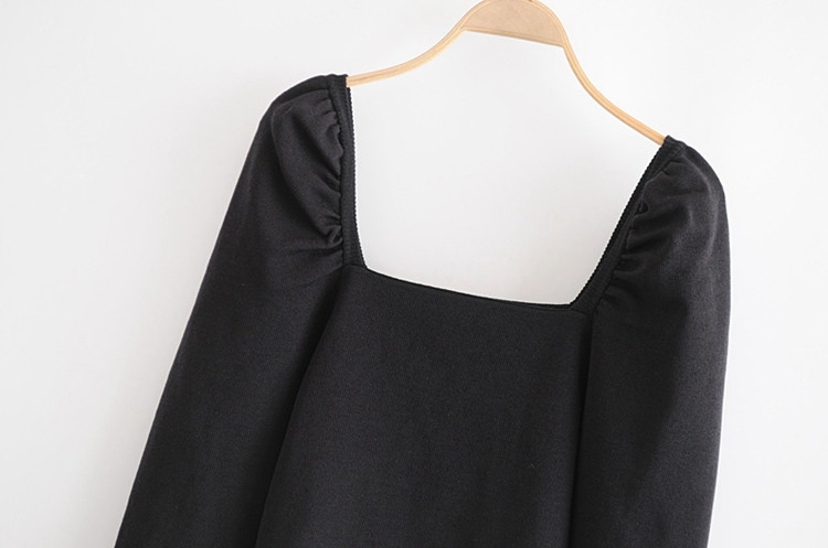 Bluză scurtă de damă cu decolteu pătrat de culoare neagră