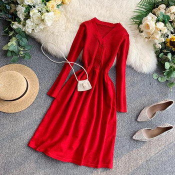 Őszi női ruha szabásminta vékony kötés piros és fekete színben