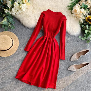 Őszi női ruha szabásminta vékony kötés piros és fekete színben